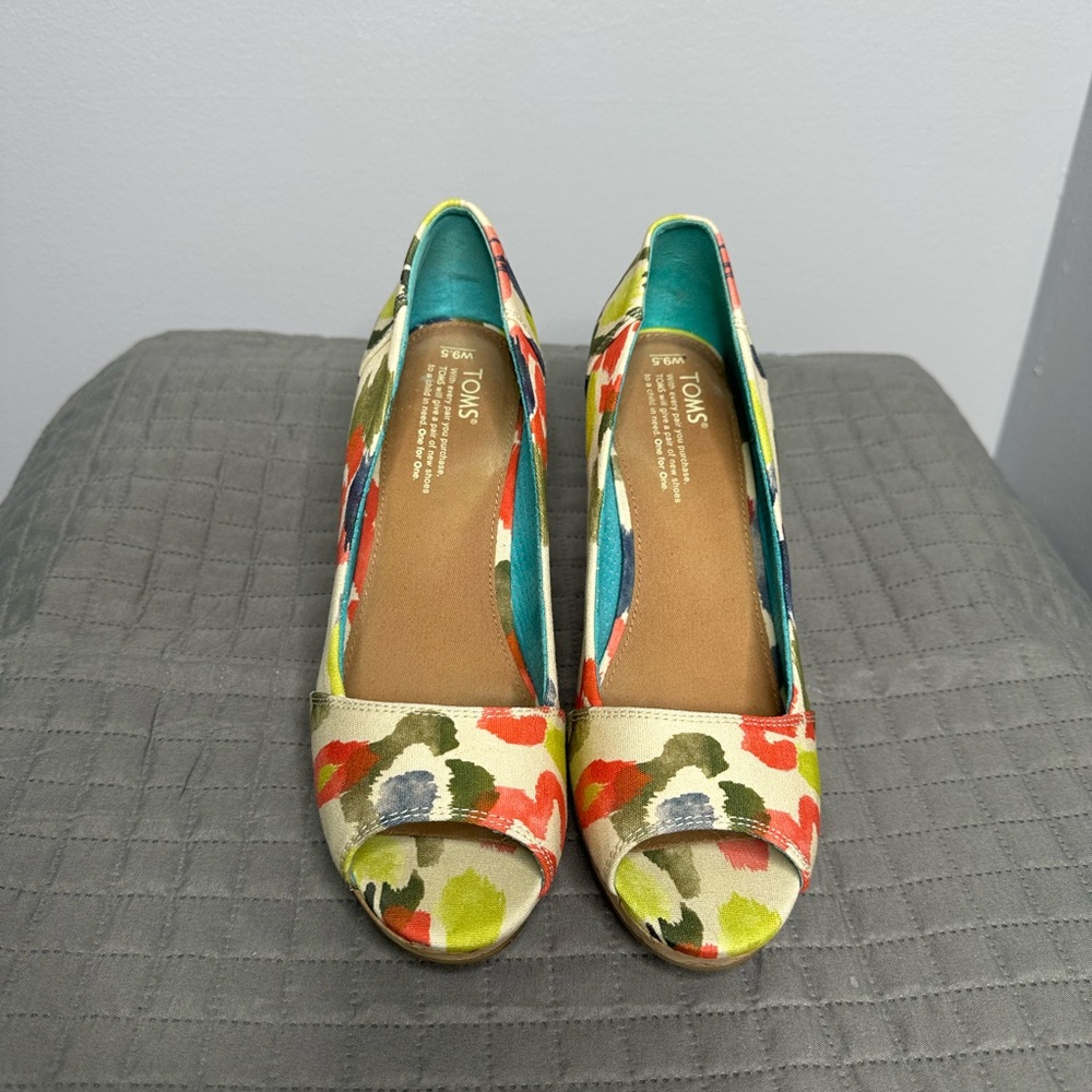 TOMS Women's Multicolor Peep Toe Heels